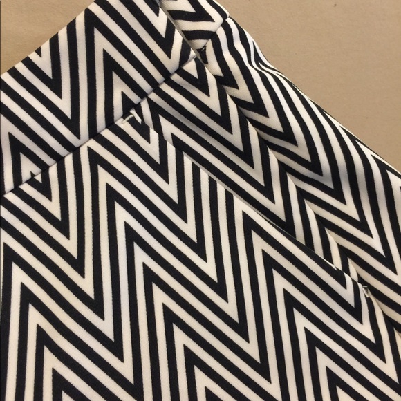 Express Shorts - Picture 4 of 4